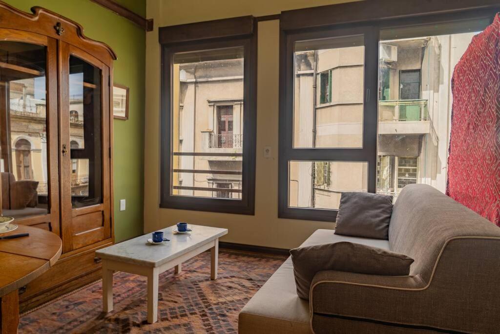 Taylor's Port 3 Landing In The Old Town Apartment